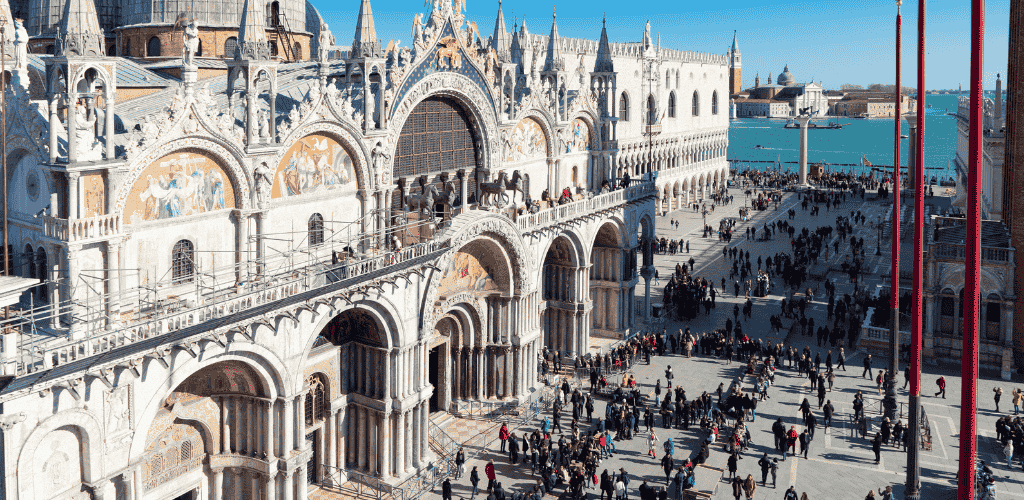 Piazza San Marco e la Basilica