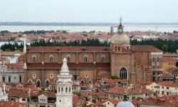 Basilica_san_ giovanni_e_paolo_ lato_esterno