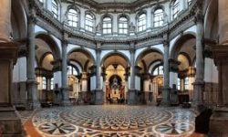 Basilica_santa_maria_della_salute_ interno