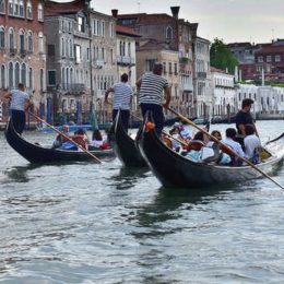 Tour-in-gondola-con-commento-Canal-Grande