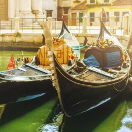 Tour-in-gondola-sul-Canal-Grande