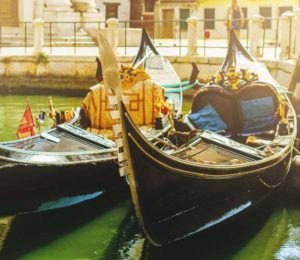 Tour-in-gondola-sul-Canal-Grande