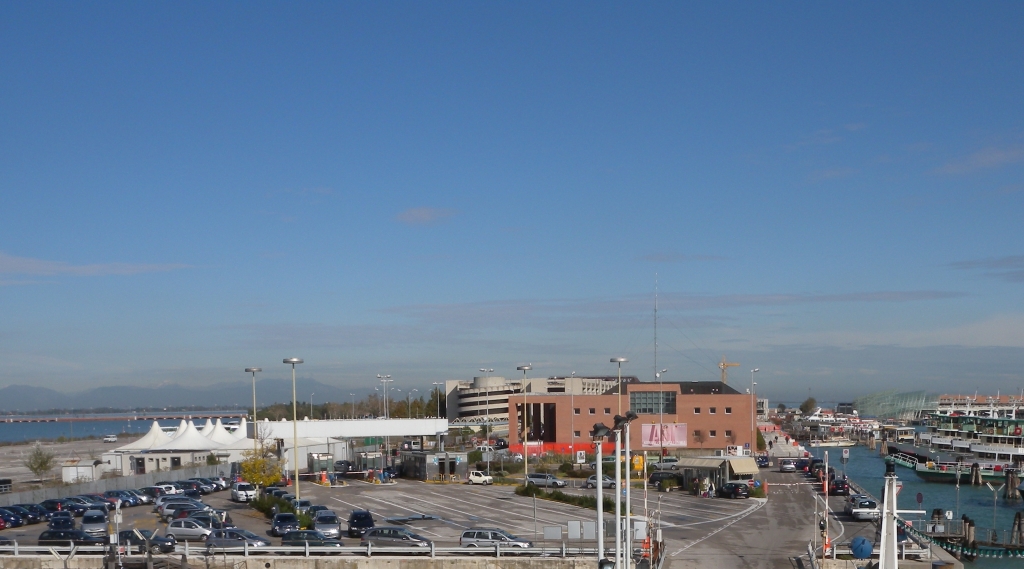 parcheggio isola nuova tronchetto a venezia