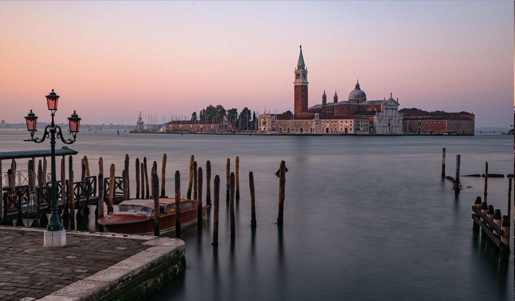 servizio di trasporto pubblico actv venezia vaporetto