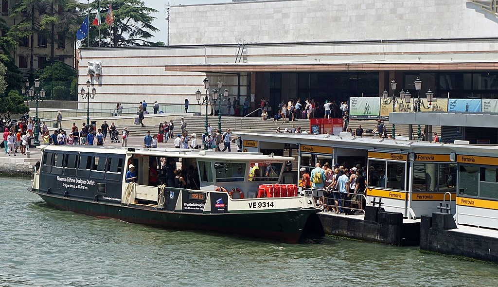 Getting Around Venice by Vaporetto, Travel