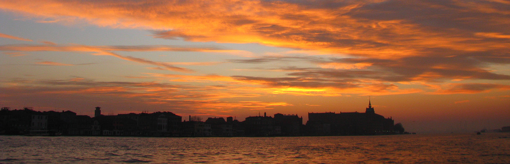 Venezia in coppia copertina con tramonto